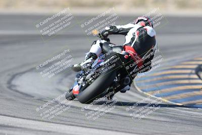 media/Dec-01-2025-Moto Forza (Mon) [[2daa91e15f]]/1-Advanced Group/Session 2 Turn 11 Backside/